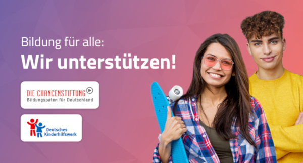 Ein Werbebanner mit zwei Jugendlichen und den Logos für das Deutsche Kinderhilfswerk und die Chancenstiftung